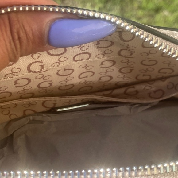 GUESS BLUSH ( tan) purse , NWT - Picture 12 of 12